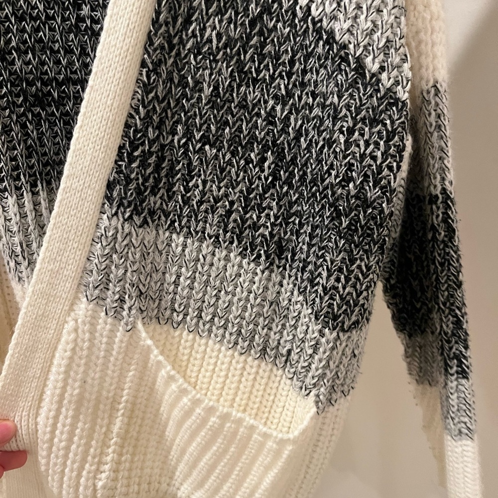 Cardigan - Picture 2 of 5